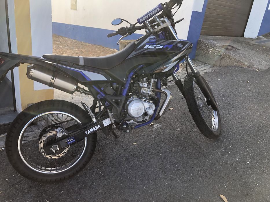 Vendo wr125r ano 2016 pode ser conduzida com carta de carro