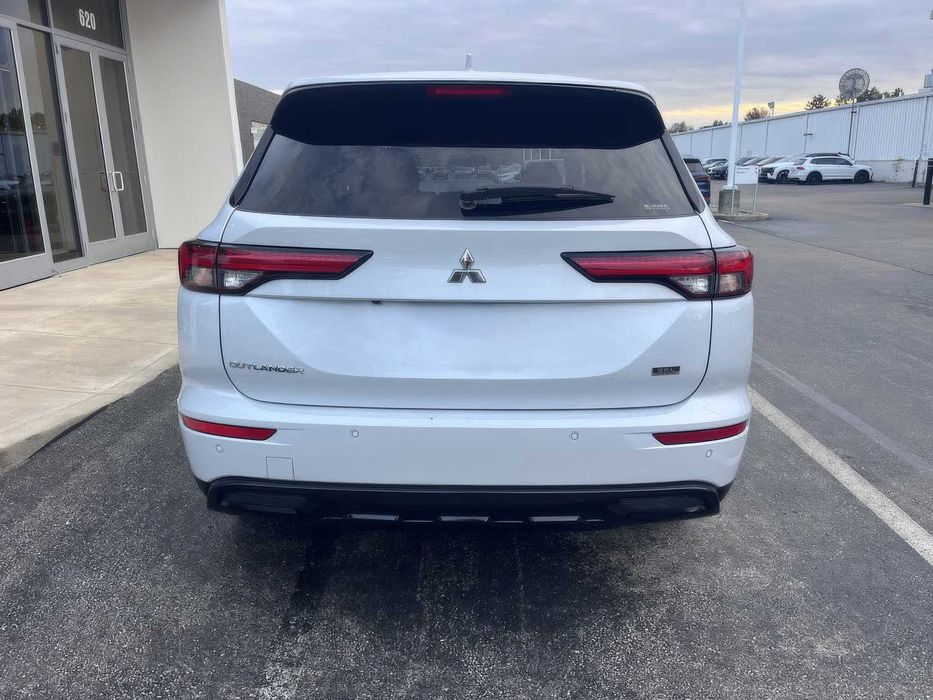 Mitsubishi Outlander SEL      2023