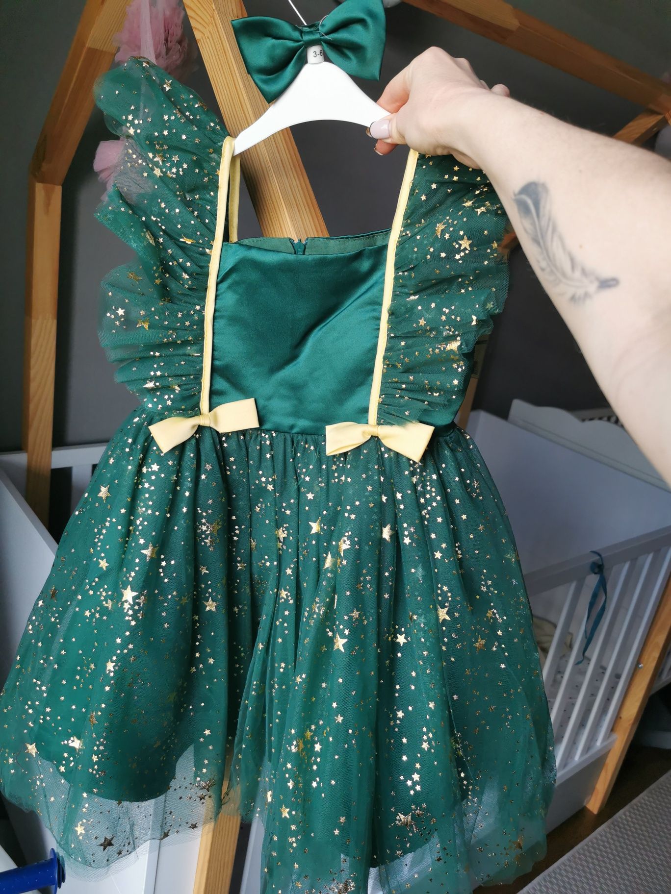 Śliczna tiulowa sukienka zielona wesele