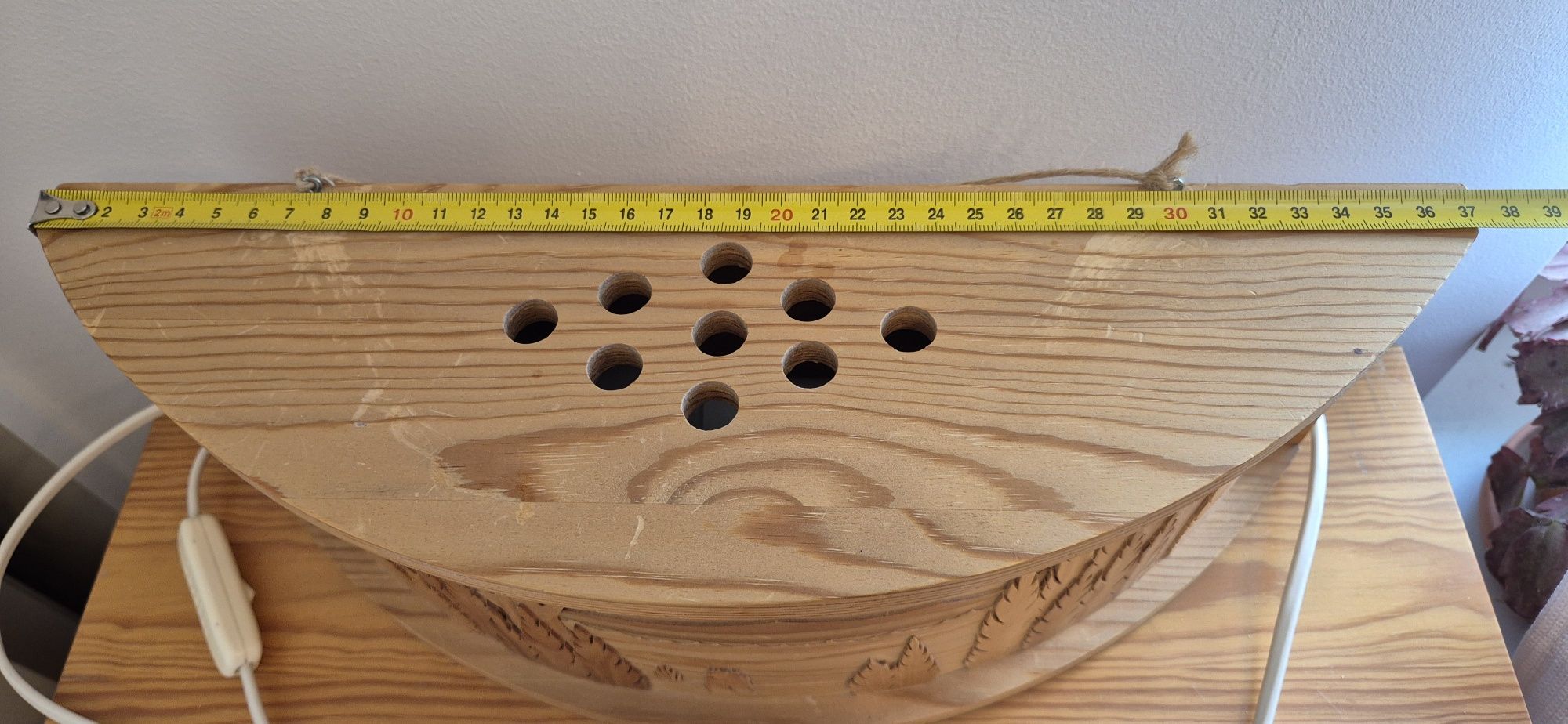 Lampa drewniana w skandynawskim stylu