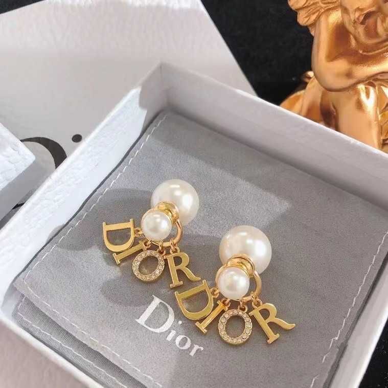 Exquisite earrings