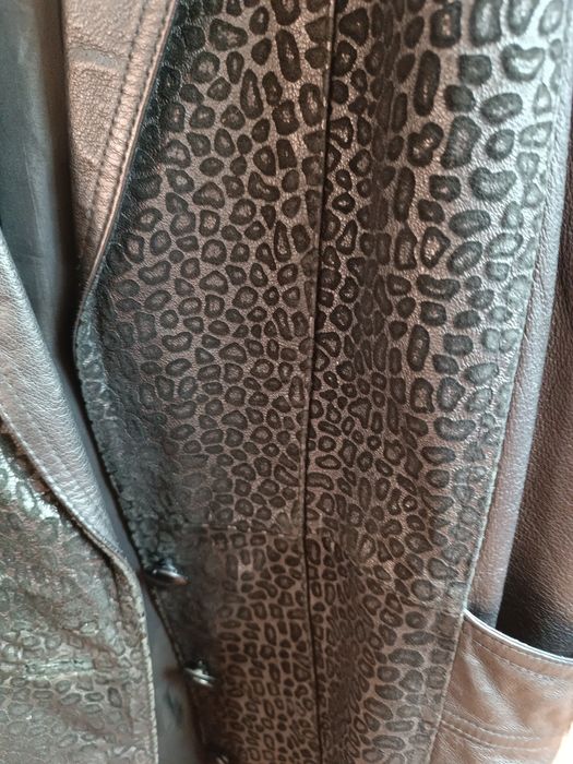 Кожаный пиджак с визерунчатыми  вставкамивставками