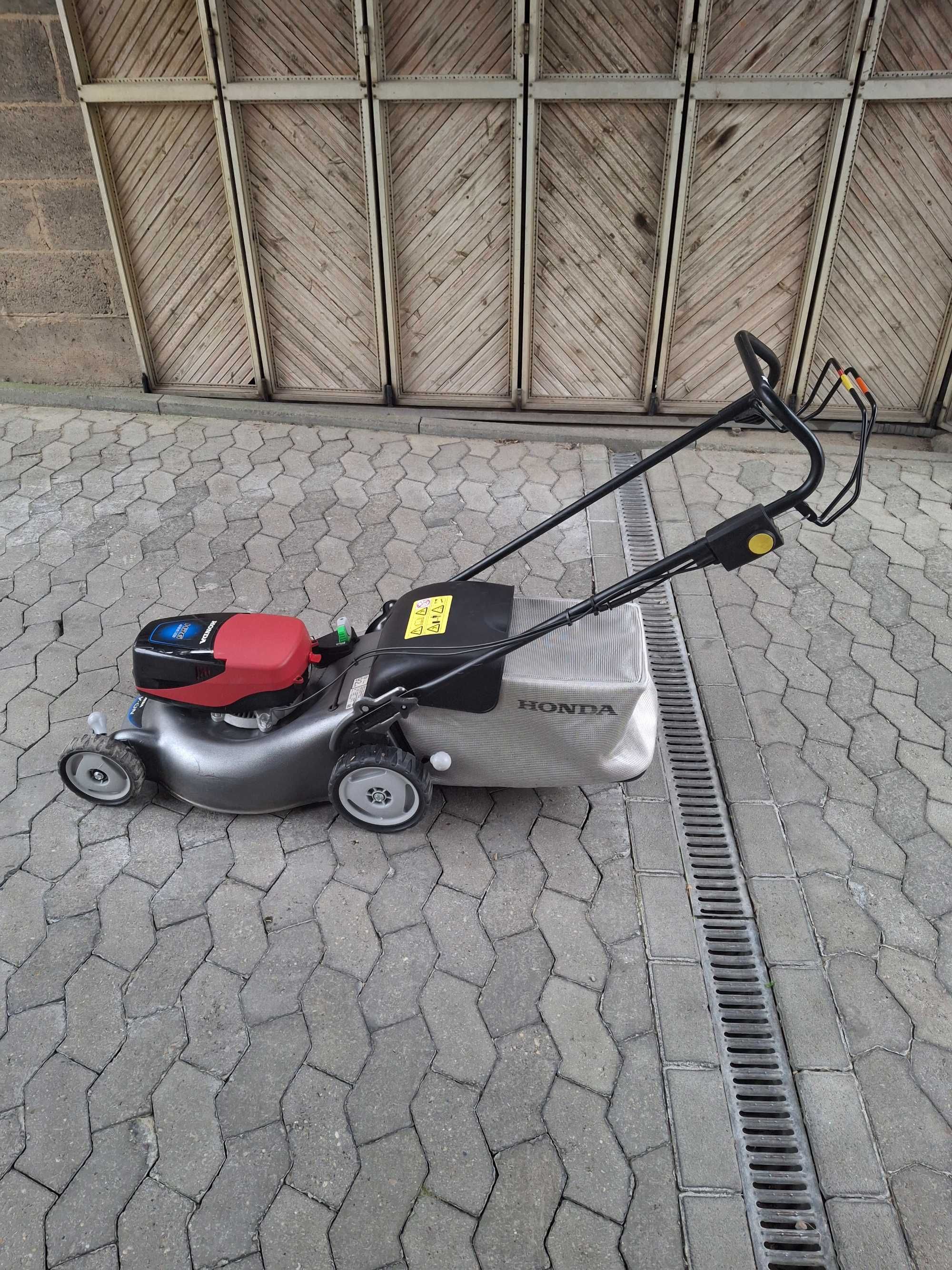 Kosiarka akumulatorowa HONDA HRG 466 XB zestaw