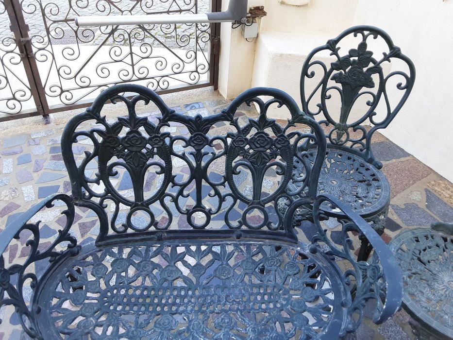 Mesa e cadeiras em ferro fundido clássico (Negociáveis)