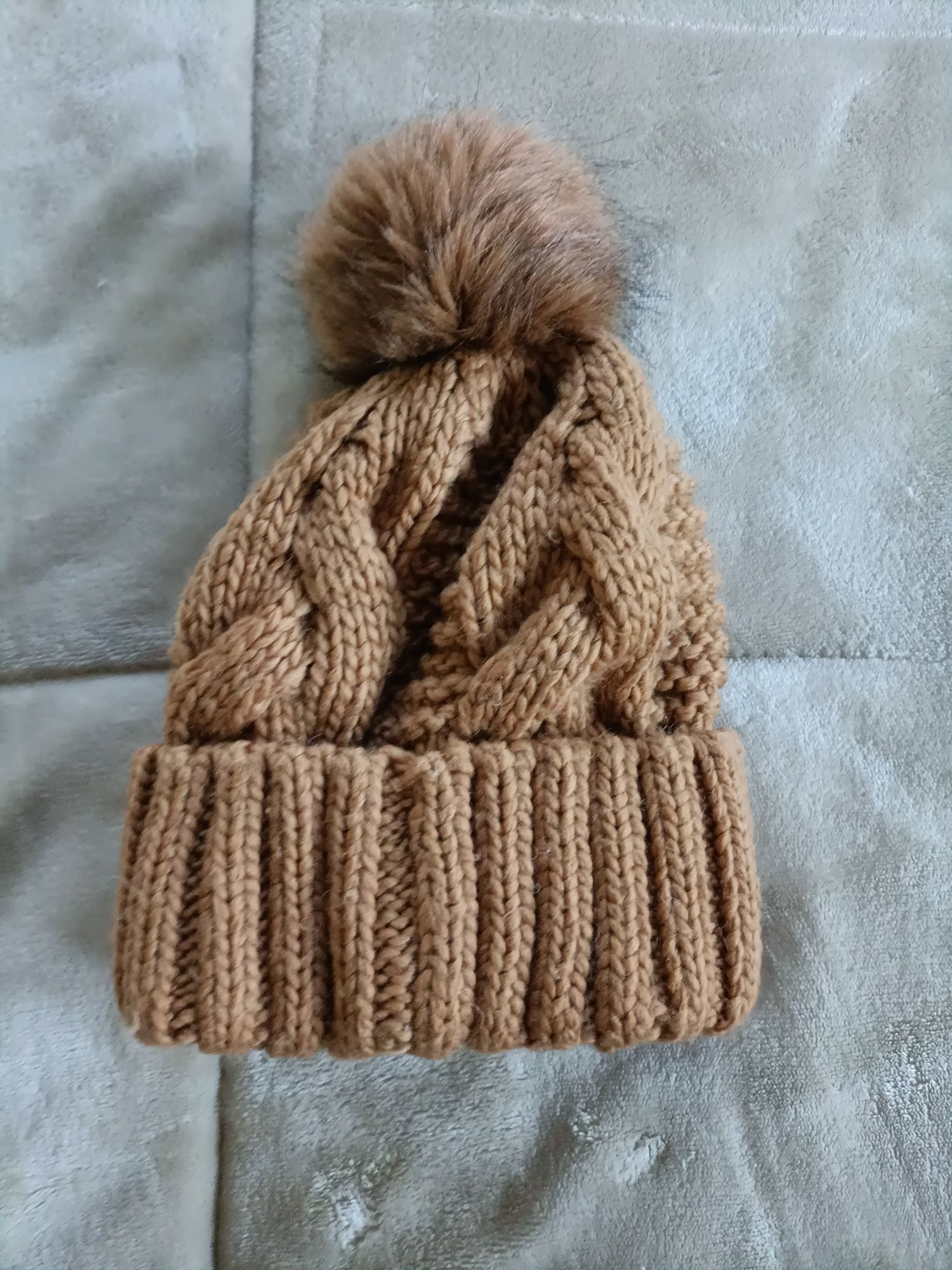 Gorro com pompom H&M