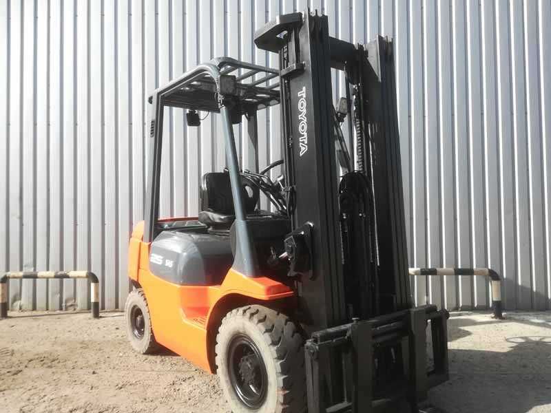 Погрузчик БУ, TOYOTA , Дизель , 2,5т , подъём 4,7м