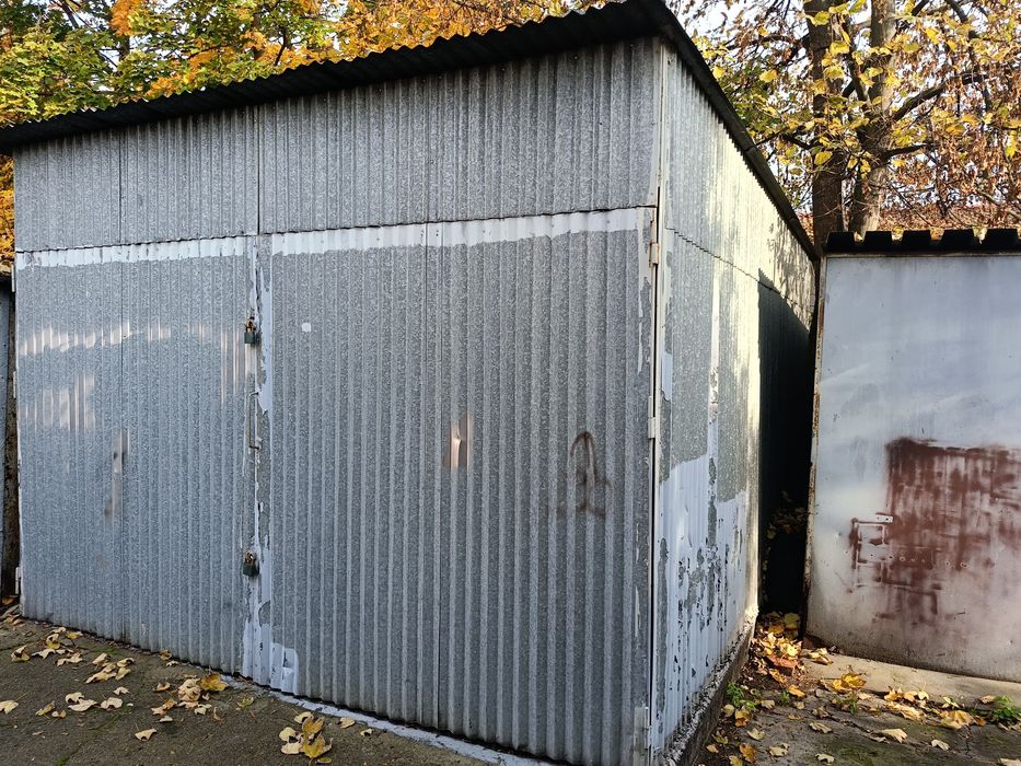 Sprzedam garaż blaszany w centrum