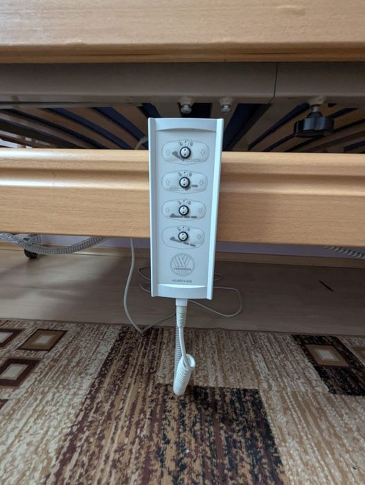 Łóżko elektrycznie sterowane- rehabilit. z materacem przeciwodlezynowy