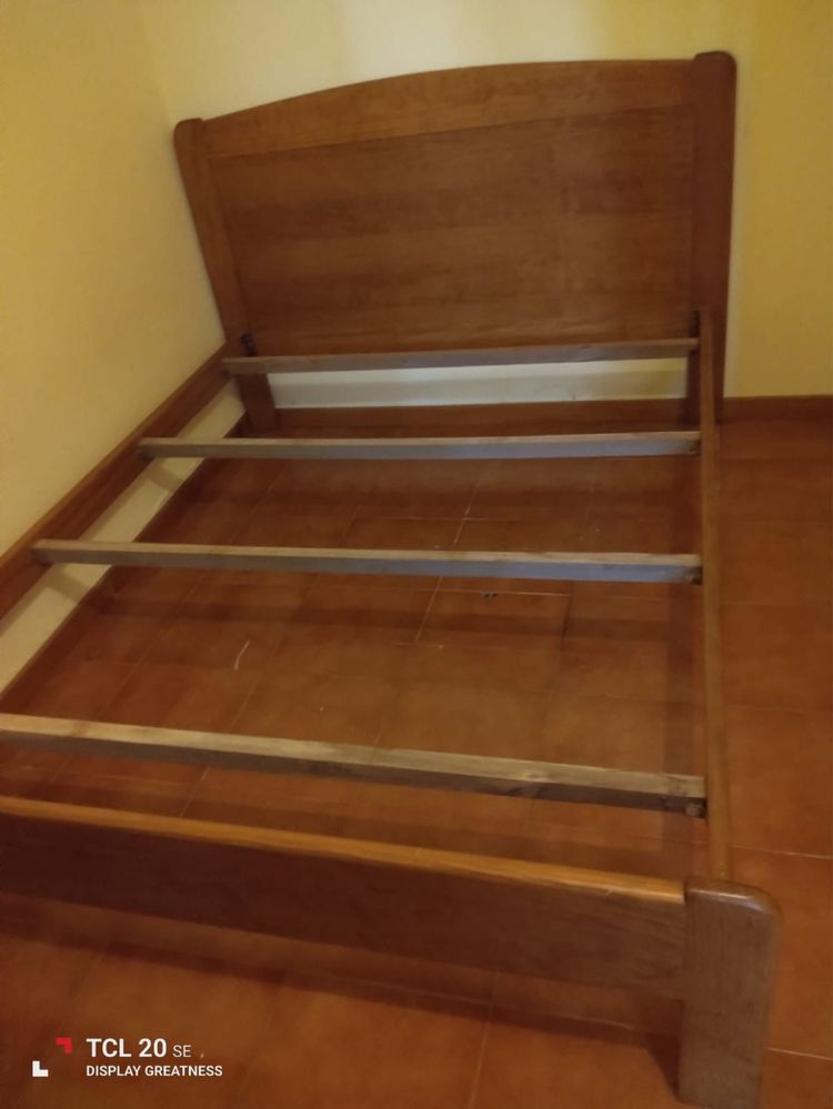 Cama De Casal Com Estrado E Colchão – 450€