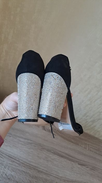 Яскраві босоніжки