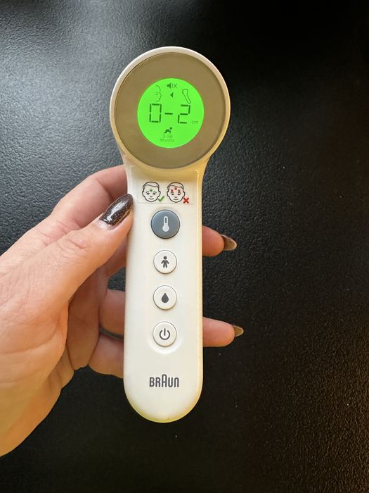 Termometr bezdotykowy Braun BNT 400