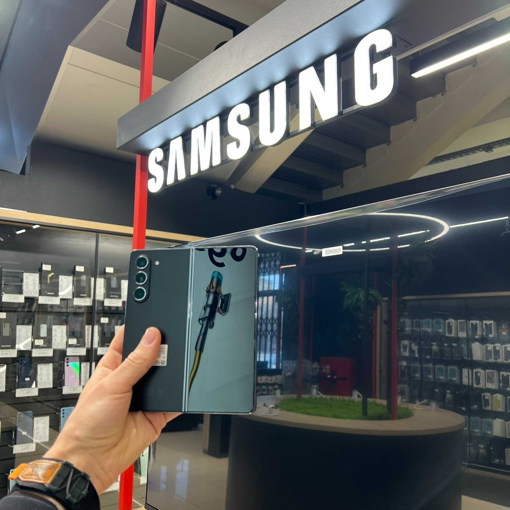 Samsung F946 (Galaxy Fold 5) 12/512GB