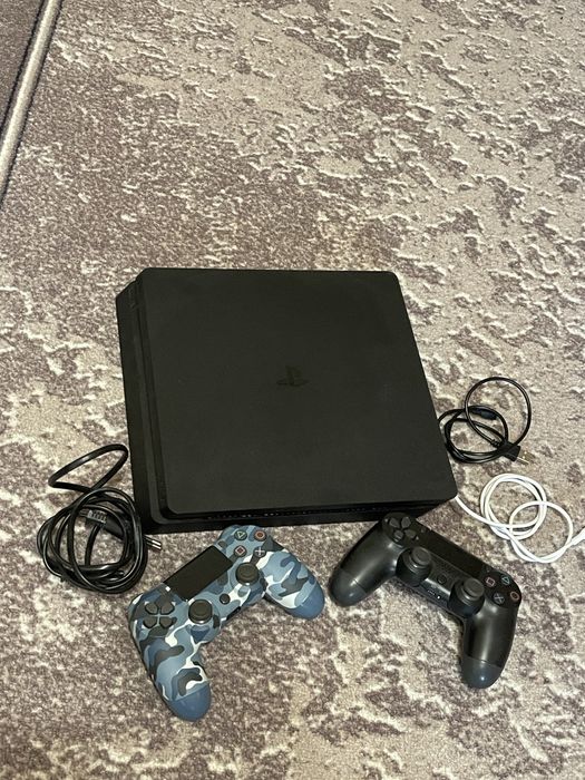Продам PlayStation 4 Slim