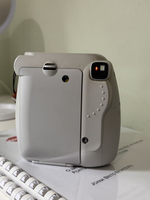 Câmara Instantânea Fujifilm Instax Mini 9 – Cinzenta