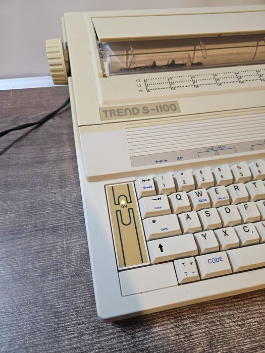 Elektryczna maszyna do pisania TREND s-1100