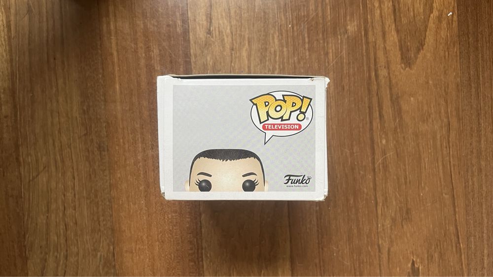 pop figure eleven burger t-shirt  718 stranger tgibgs