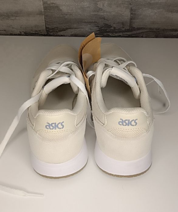 Жіночі кросівки ASICS Lyte Classic Бежеві