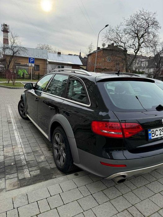 Здається ПОДОБОВО AUDI A4 quattro 2.0 бензин