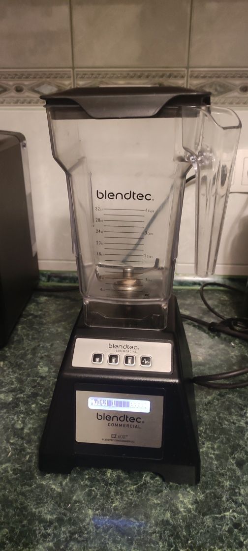 Професійний блендер BLendtec EZ600