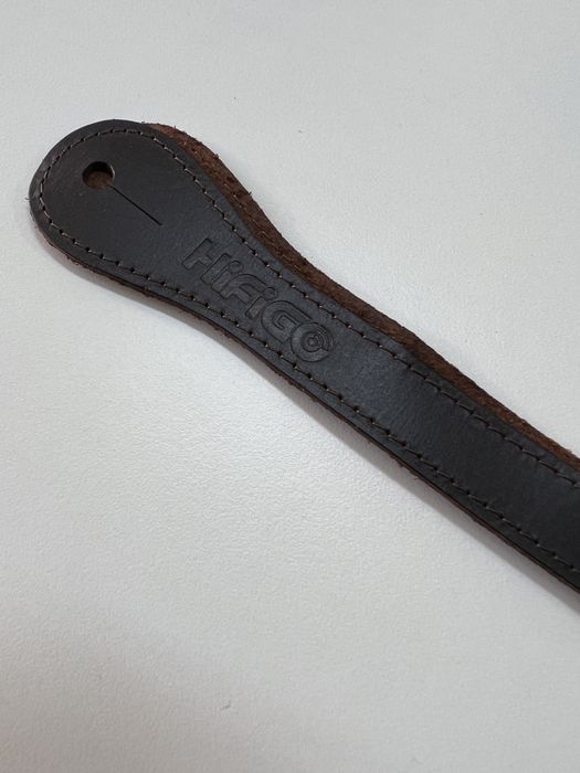 Fita de pele para suporte de IEM no pescoço, novo sem uso!