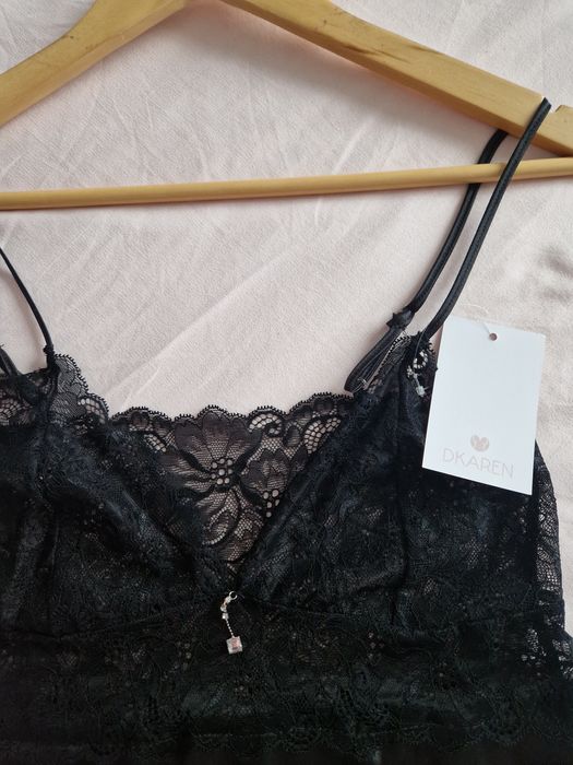 Halka czarna z koronką