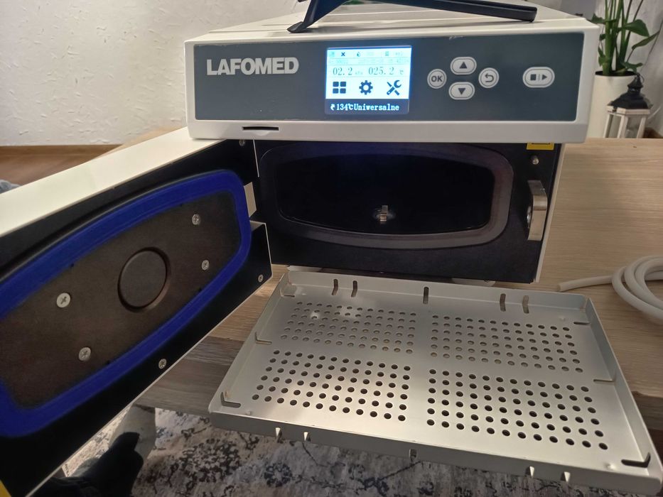 Autoklaw Lafomed LFSS03AA używany tylko 12cykli