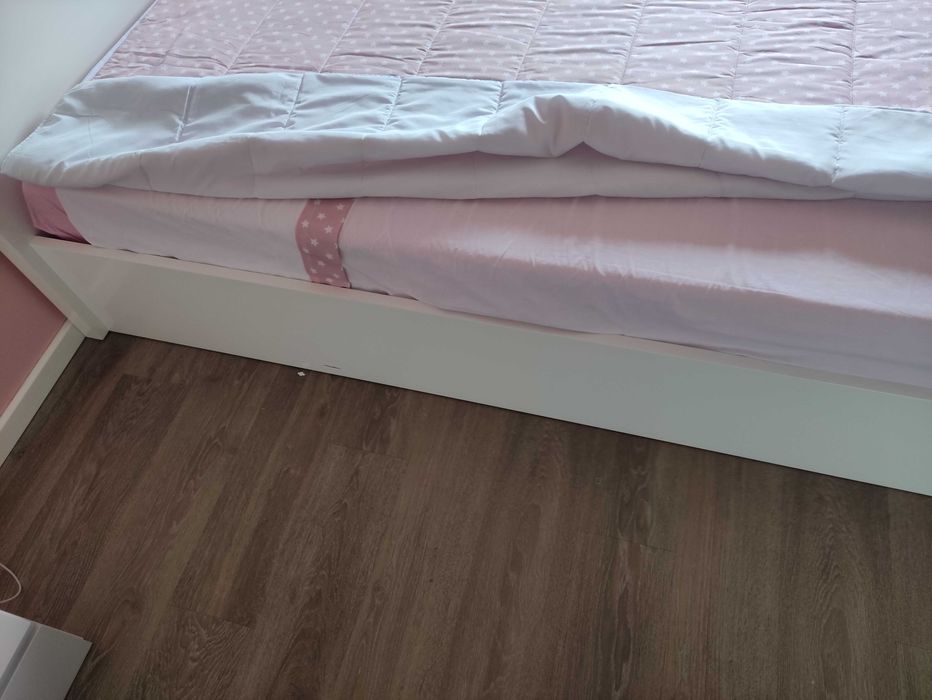 Cama e colchão como novos