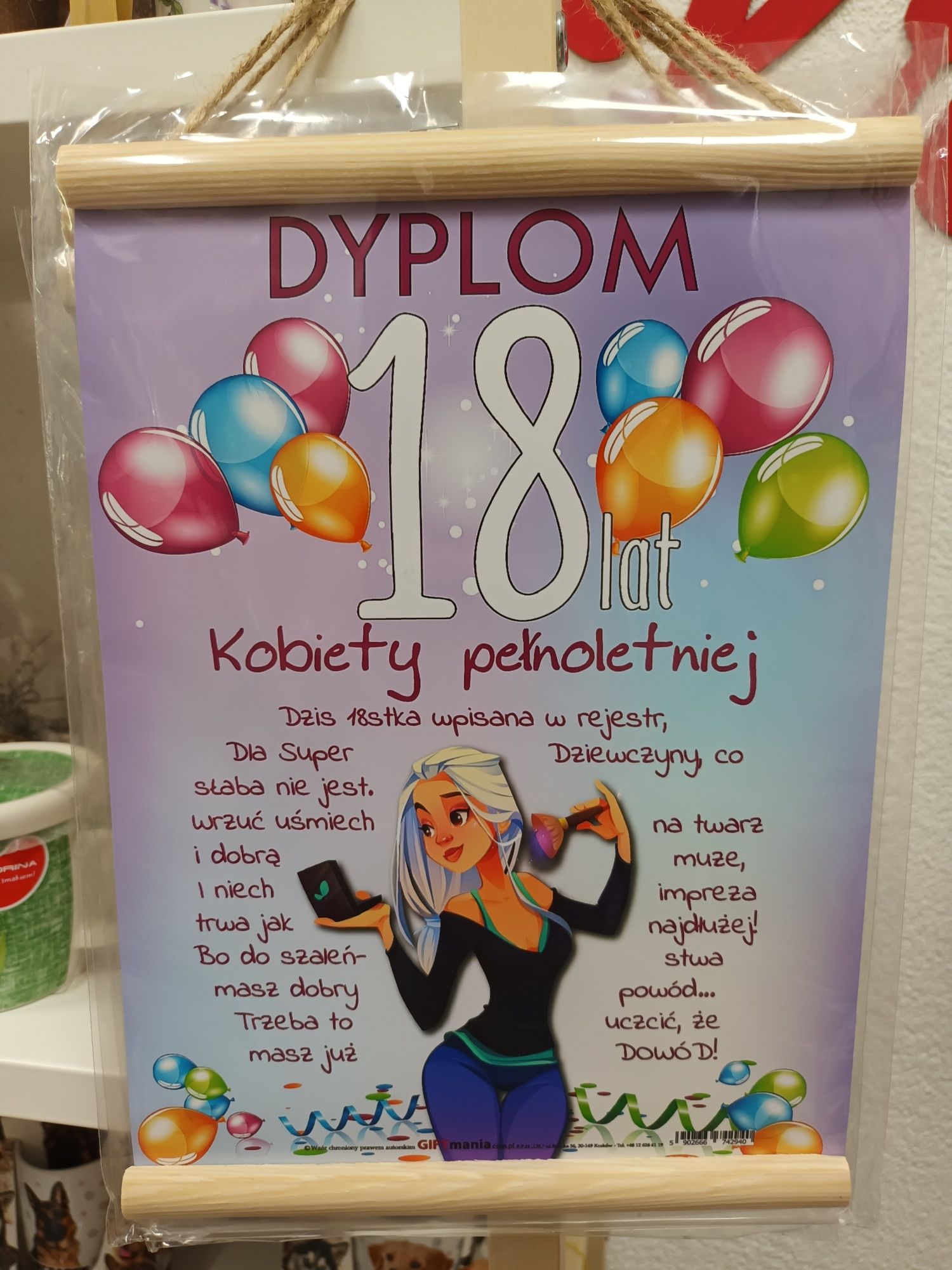 Dyplom na 18 urodziny kobieta