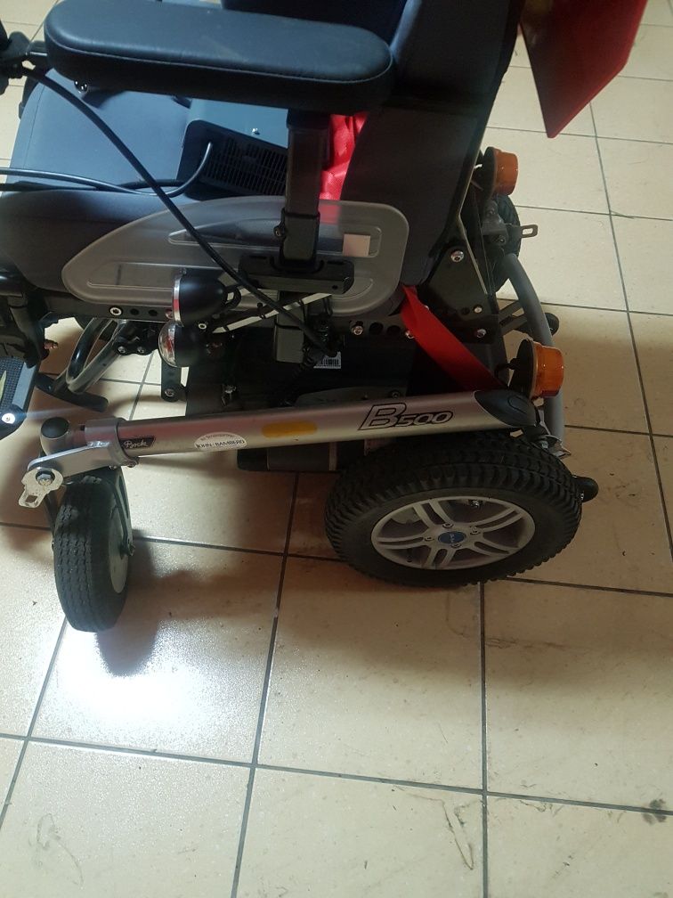 Wózek specjalistyczny inwalidzki elektryczny