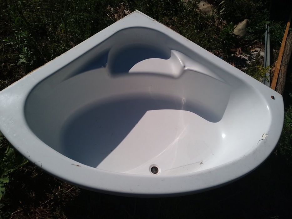 Ванная угловая акриловая.