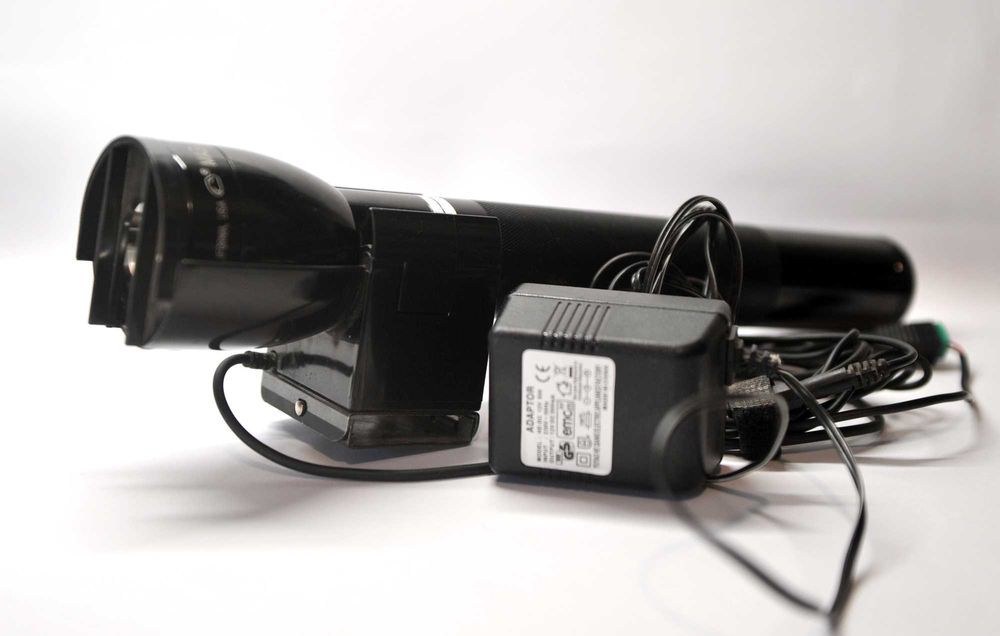 Lanterna MAGLITE recarregável com carregador