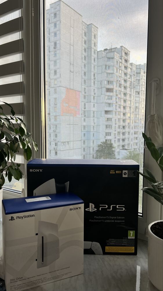 PlayStation 5 Digital Edition + Зовнішній дисковод у подарунок | Нова