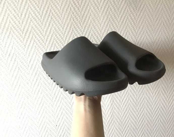 Buty adidasYeezy SlideOnyx sportowe rozmiarr.40