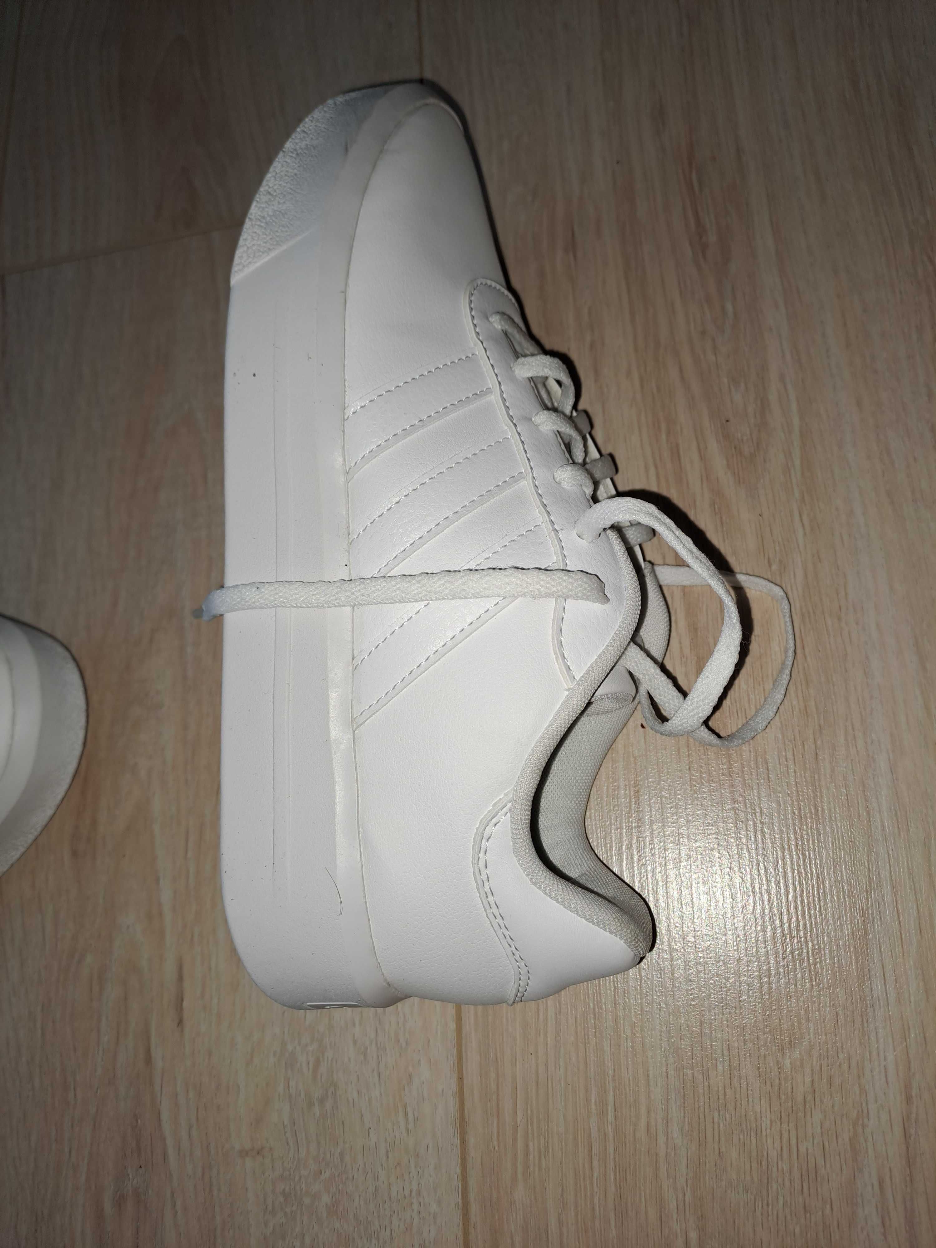 Buty Adidas-40, skora ekologiczna  - nowe,biale meskie/damskie ,