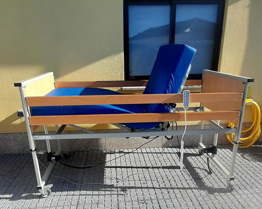 Cama articulada elétrica e elevatória hospitalar Orthus