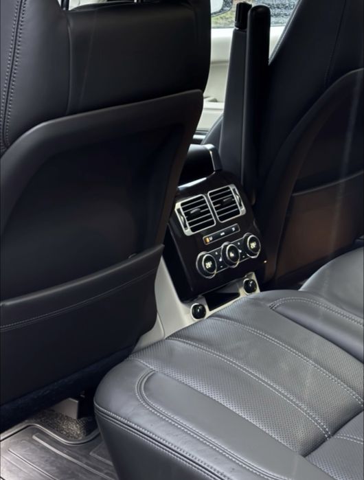 Продам lend Rover Vogue 2015год офицеал