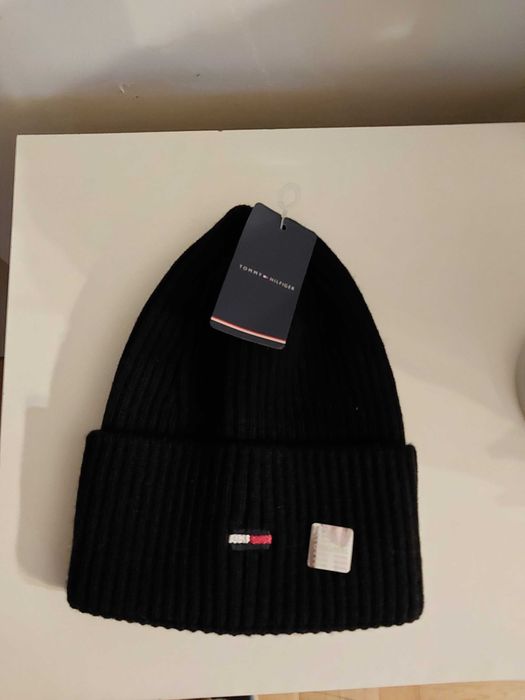 Sprzedam  ciepłą czapkę Tommy Hilfiger  nowa z metką