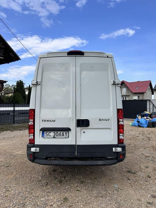 Wynajem duży bus Iveco Daily L4H2 blaszka, dostawczak