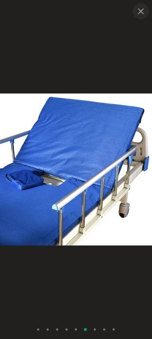 Механічне медичне 2-секційне ліжко Supretto на колесах (8555-0001)