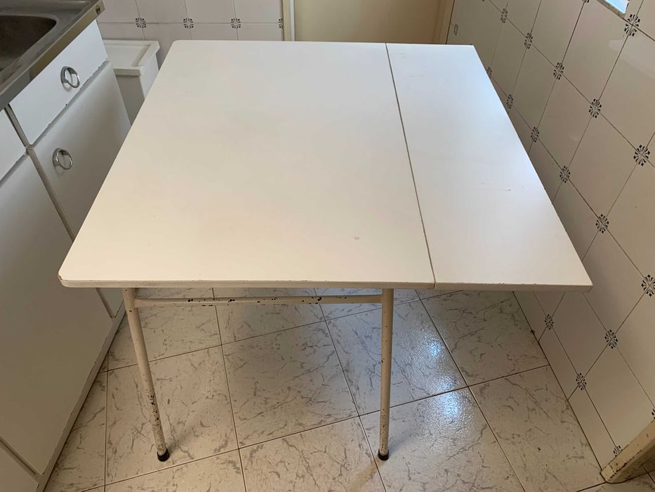 Mesa de Cozinha (Abre/Fecha 30cm)