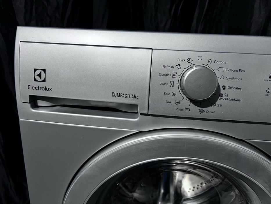 Серебристая стиральная машина Electrolux ews1064. Доставка бесплатно