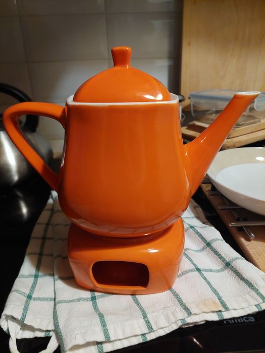 Imbryk do herbaty z podstawką do podgrzewacza