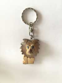 Breloczek do kluczy, zawieszka drewniany lew Król Lew