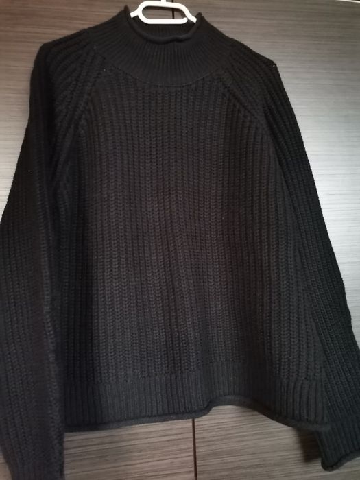 Czarny ciepły sweterek rozmiar xl.