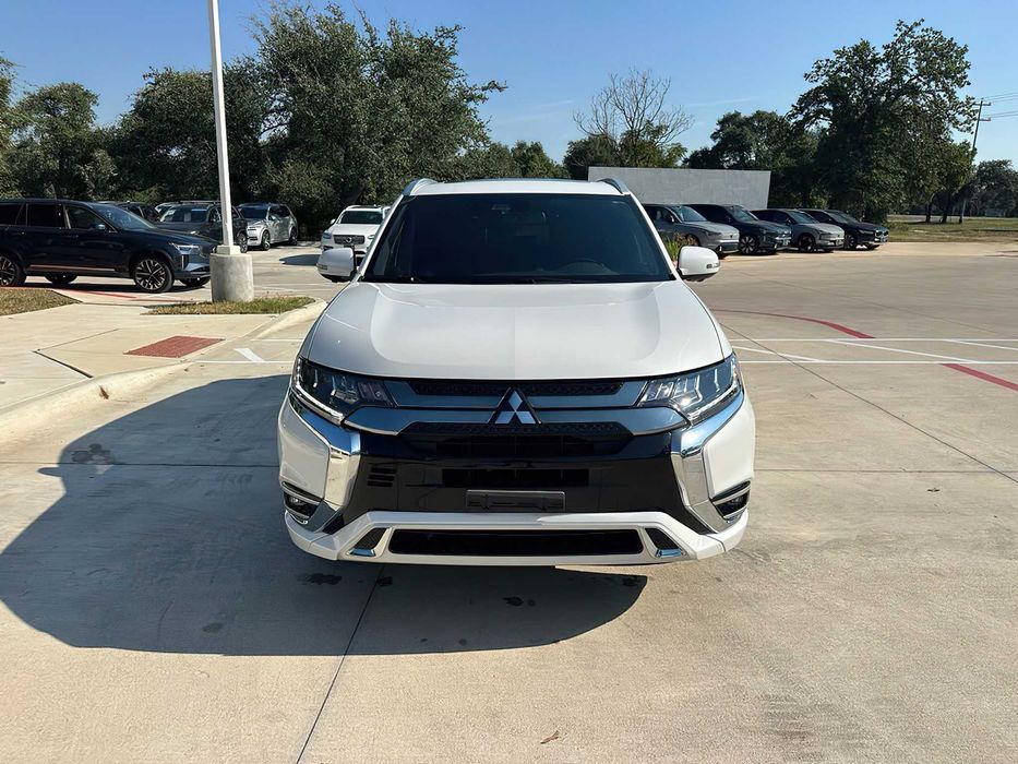 Mitsubishi Outlander      2020