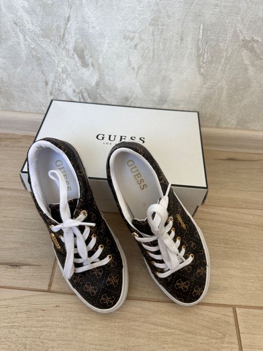 Кеди Guess в гарному стані