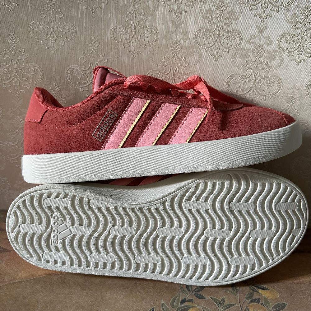 adidas. Жіночі кеди. Оригінал. Нові. Шкіра. Розмір 41.1/3 ; 37.1/3