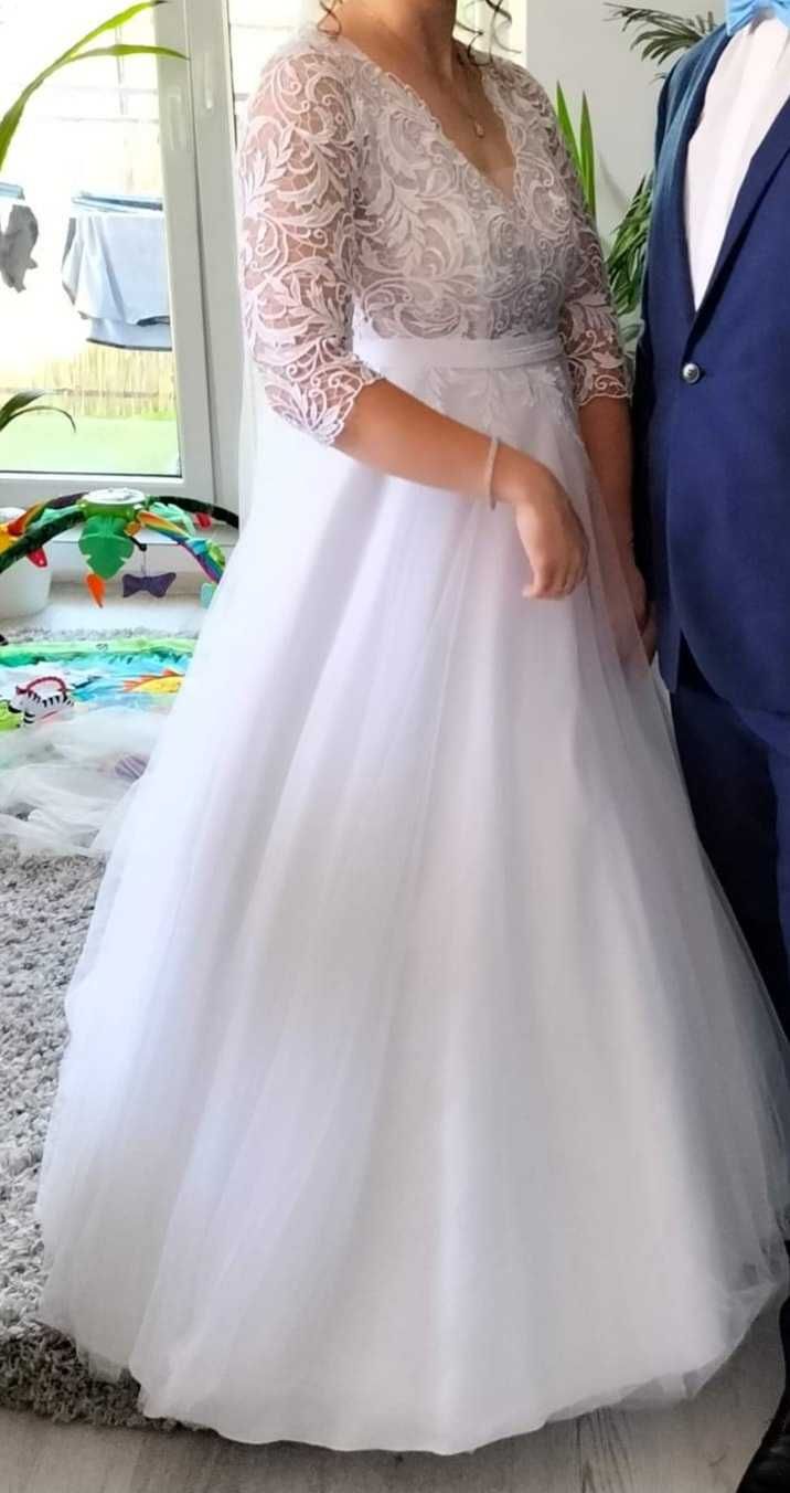Piękna suknia ślubna 38