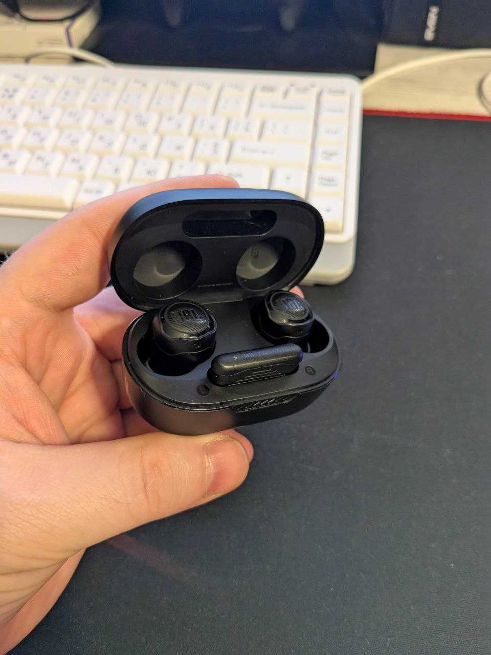 Наушники JBL Quantum TWS Air