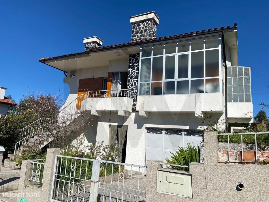 Moradia T3 de 4 frentes em terreno de 500m2 em Fafe - Estorães